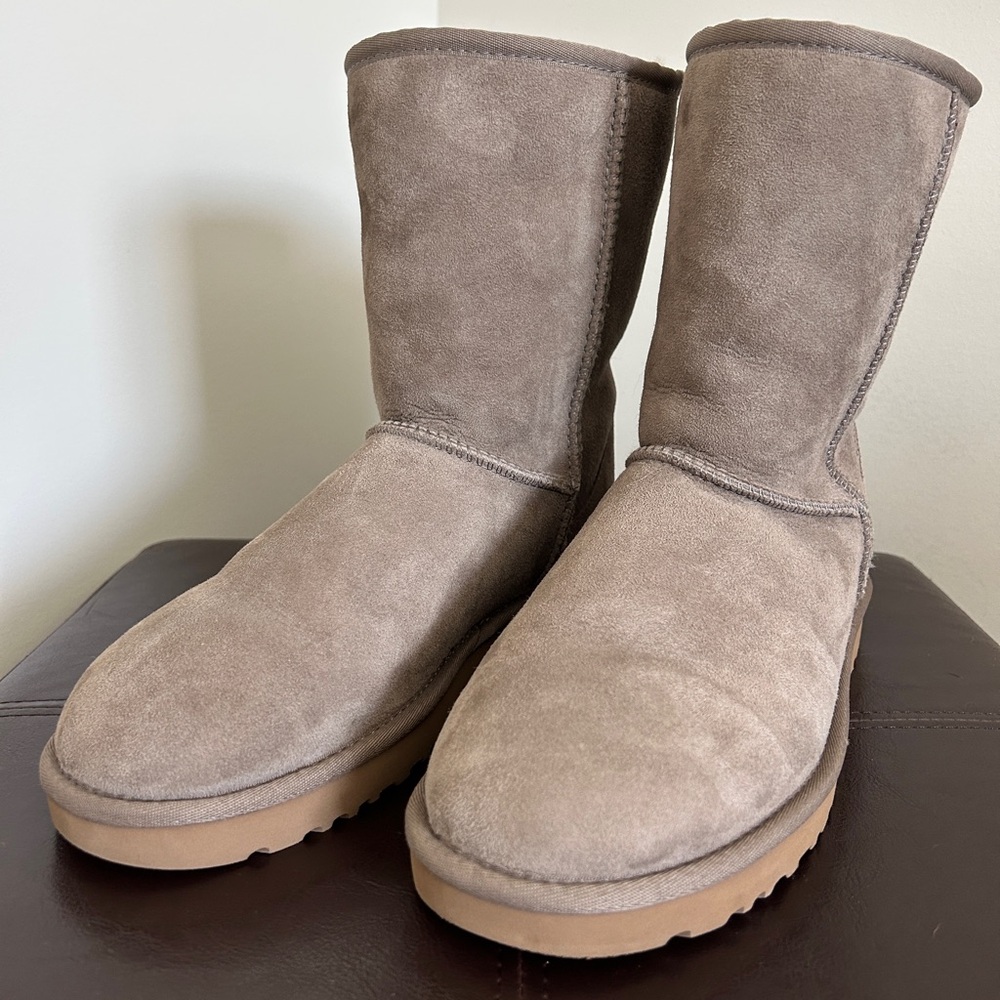 UGG Cobble Grey Classic Short